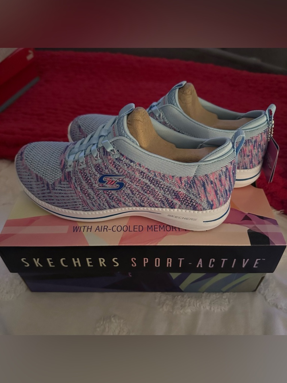 Skechers Memory Foam - BRAND NEW - NEVER WORN! Size 7